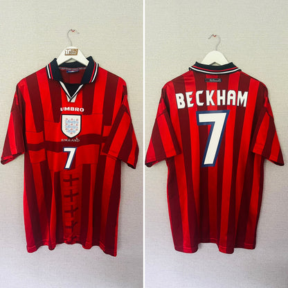 England away football shirt
W/C 1998 Beckham XL