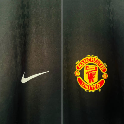 Manchester United away football shirt
2003/04 CR7 XL