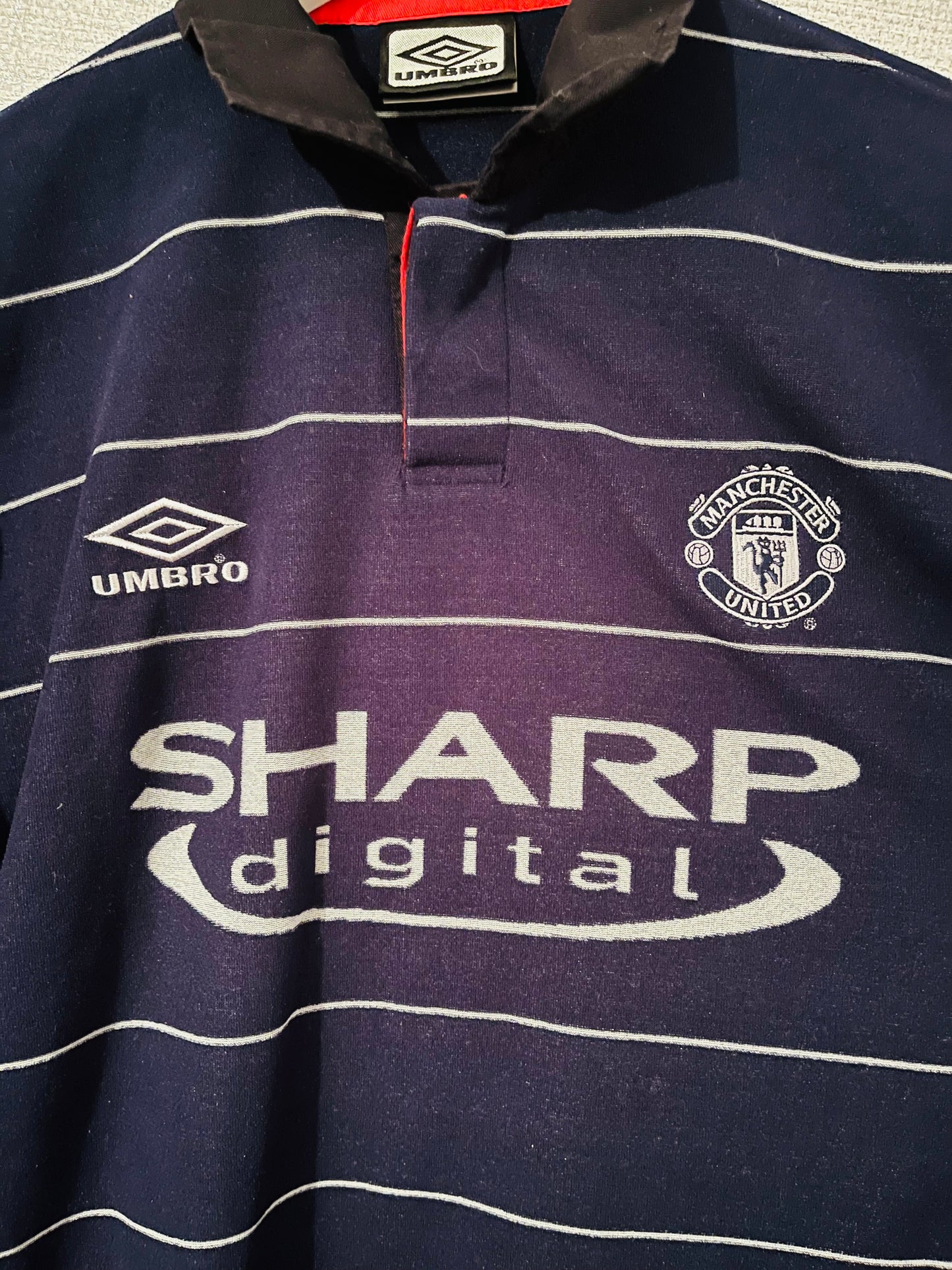 Manchester United away football shirt 1999/2000 Beckham Medium