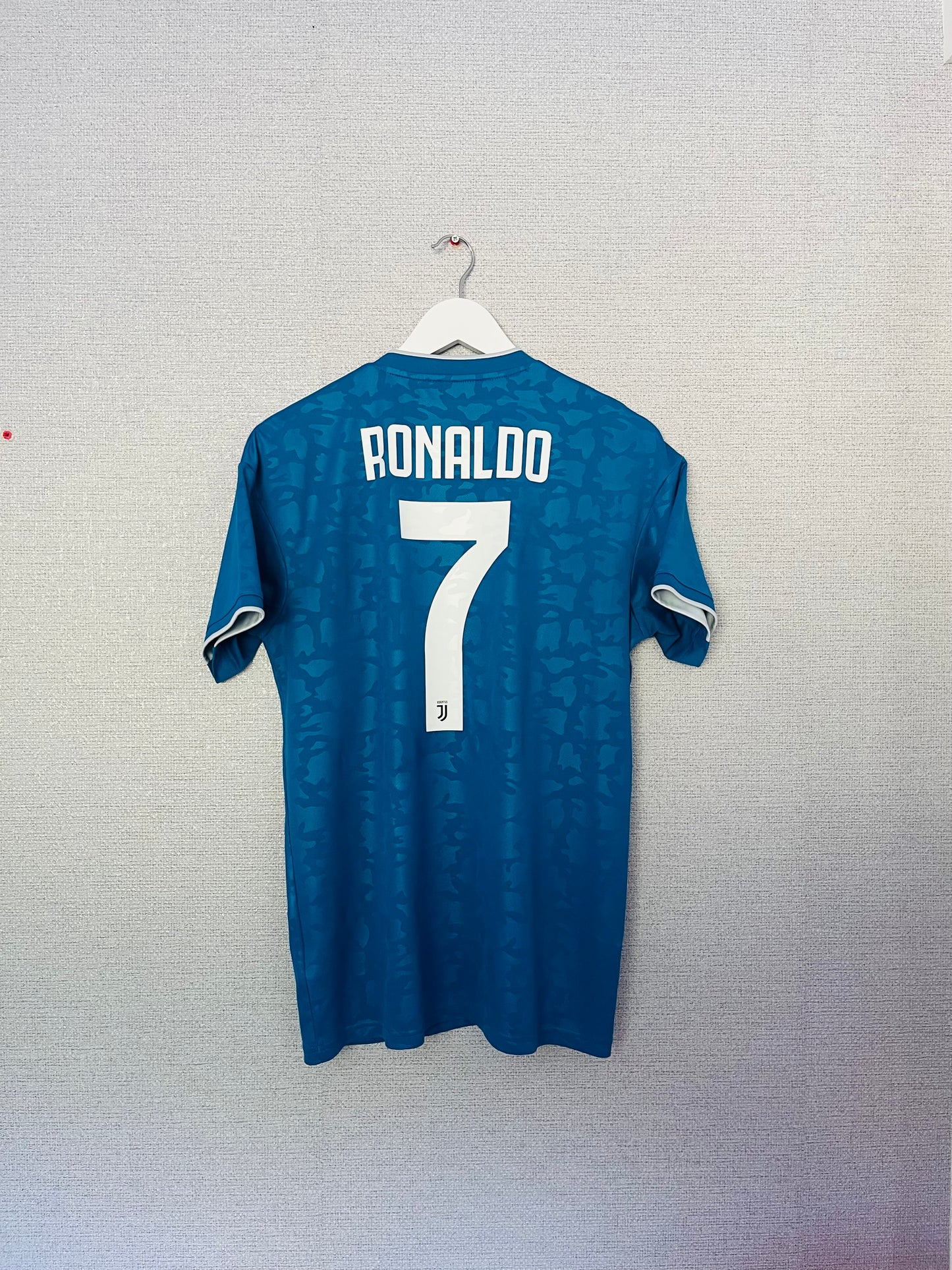 Juventus third football shirt 2019/20 CR7 Medium