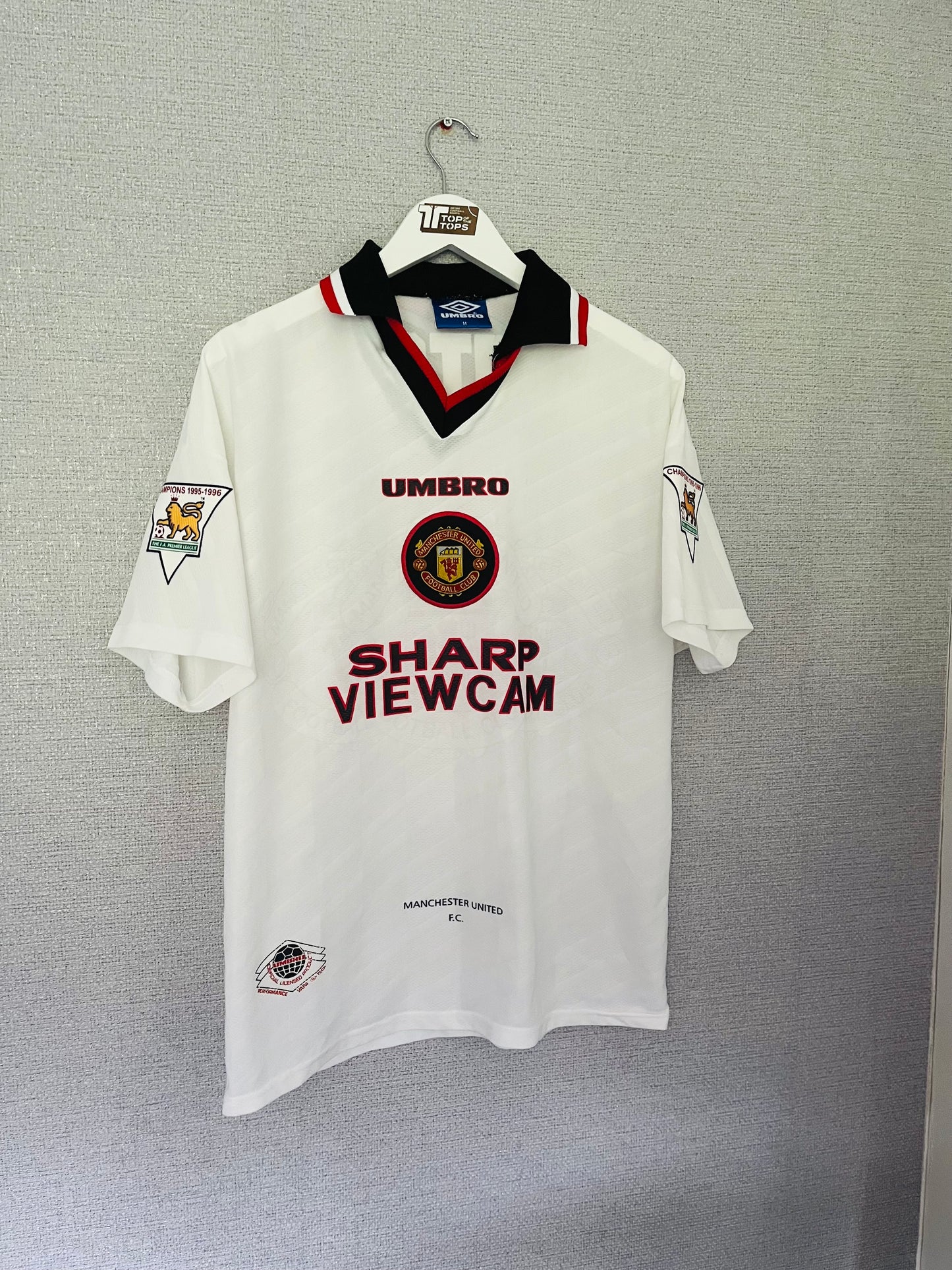 Manchester United away football shirt 1996/97 Cantona Medium