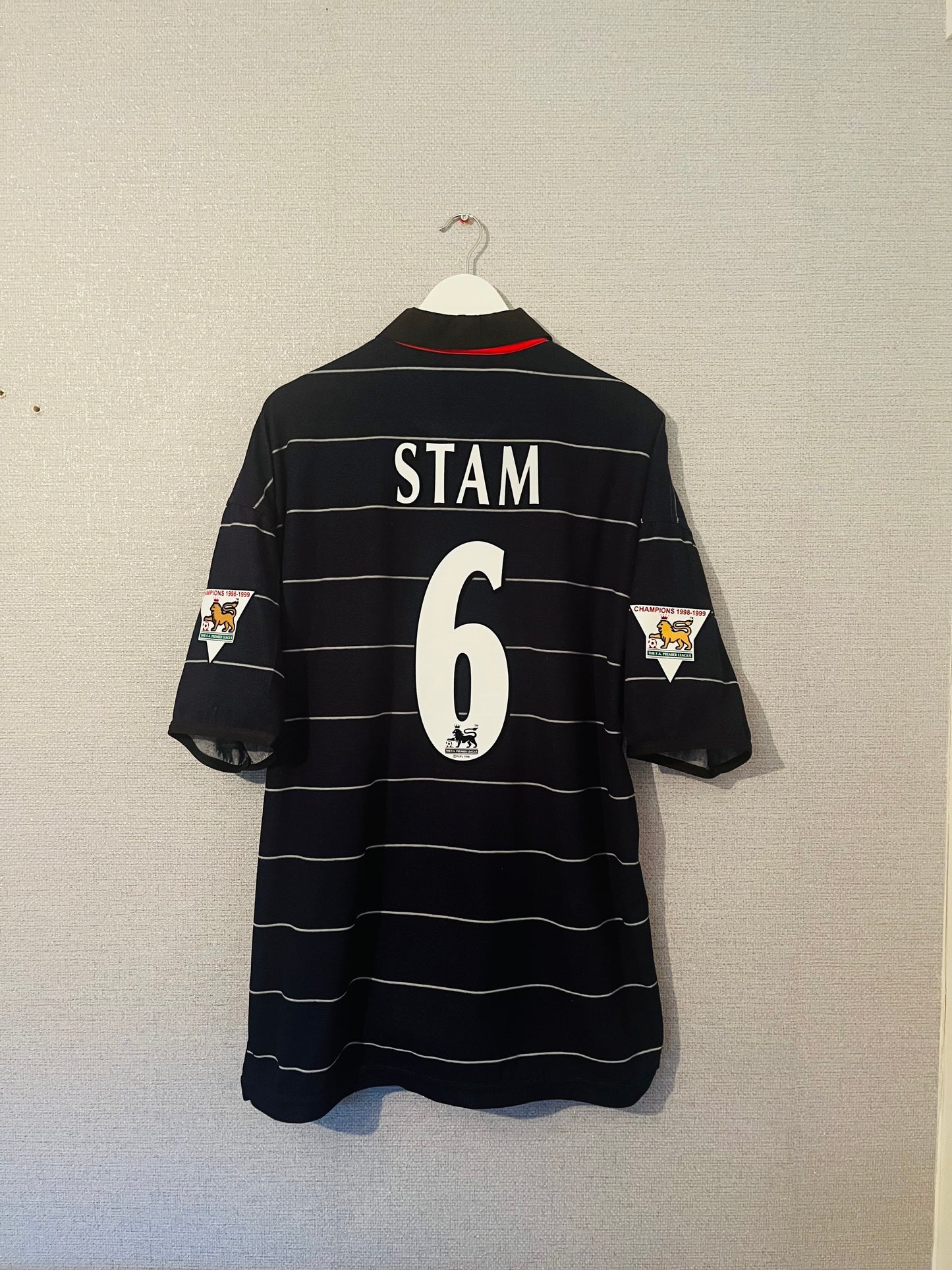Manchester United away football shirt 1999/2000 Stam XL
