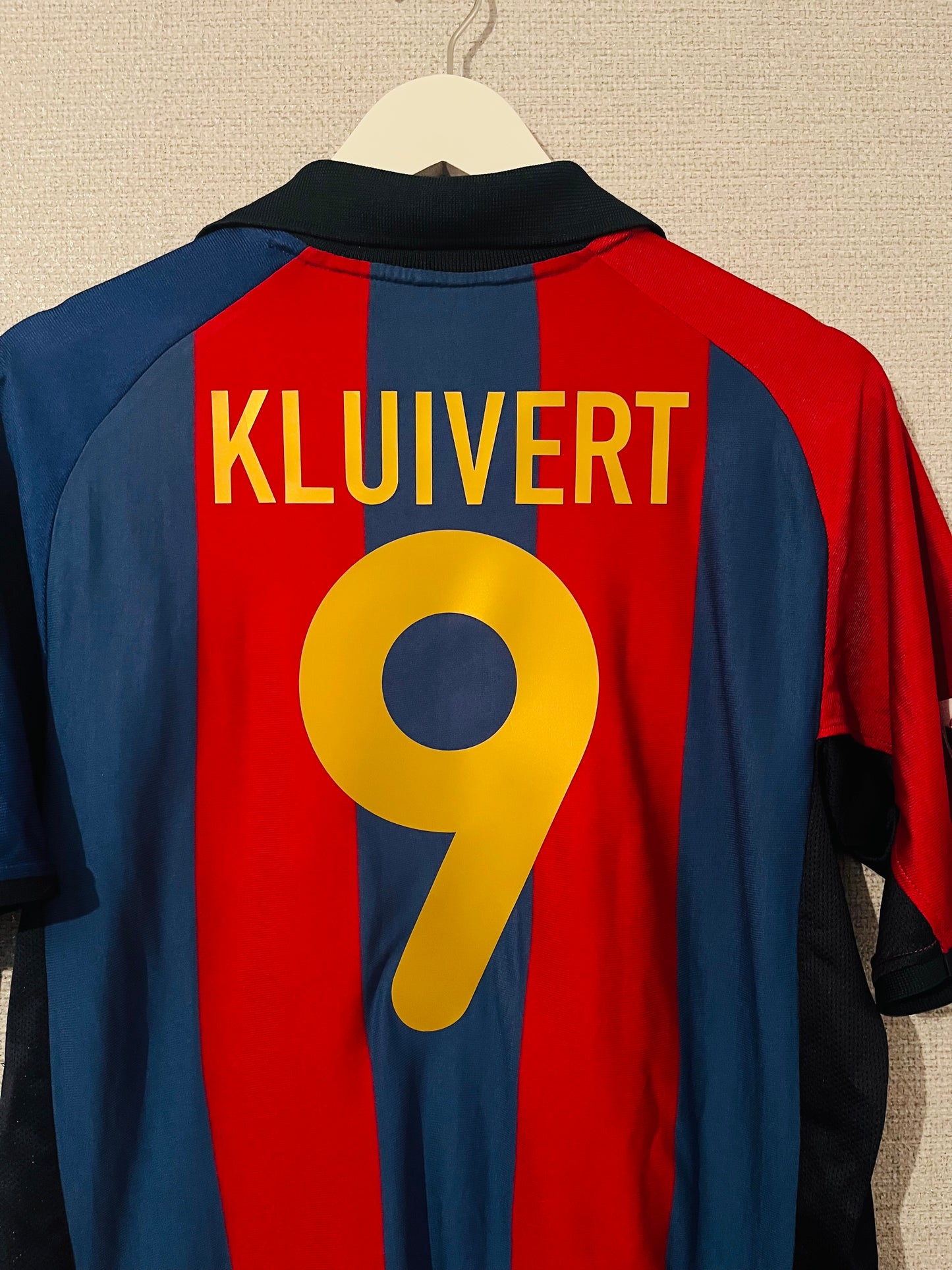 Barcelona home football shirt 2001/02 Kluivert Medium