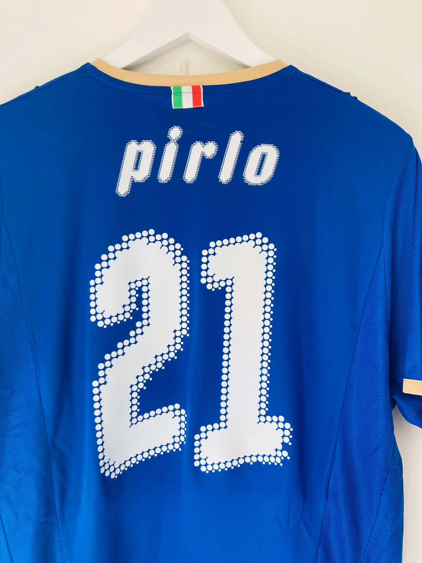 Italy home football shirt          Euro 2008 Pirlo Medium