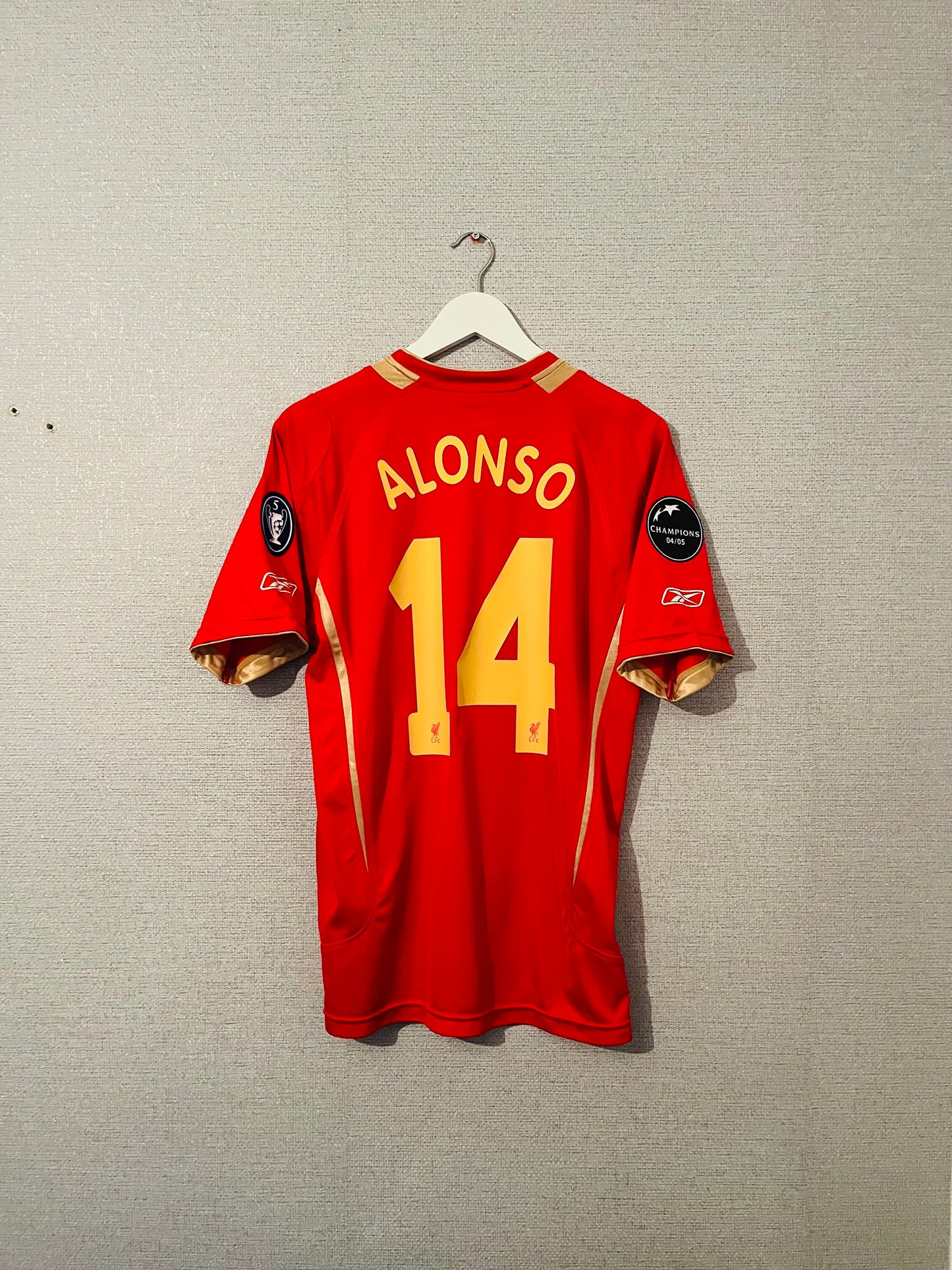 Liverpool home football shirt 2005/06 Alonso Medium