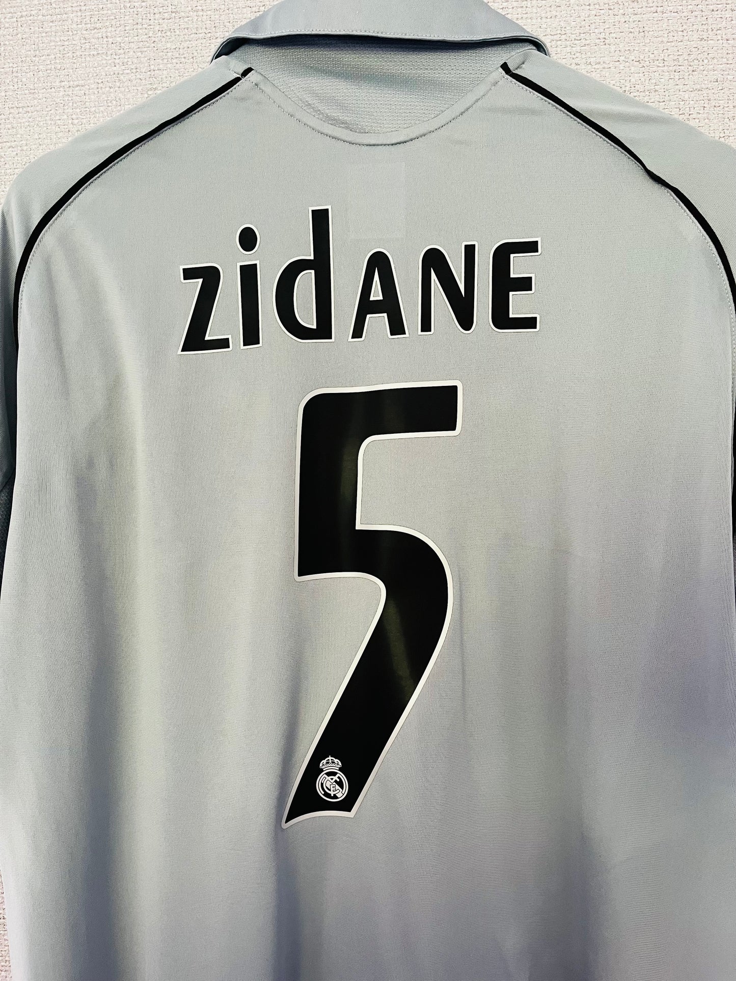 Real Madrid third football shirt
2005/06 Zidane Large
