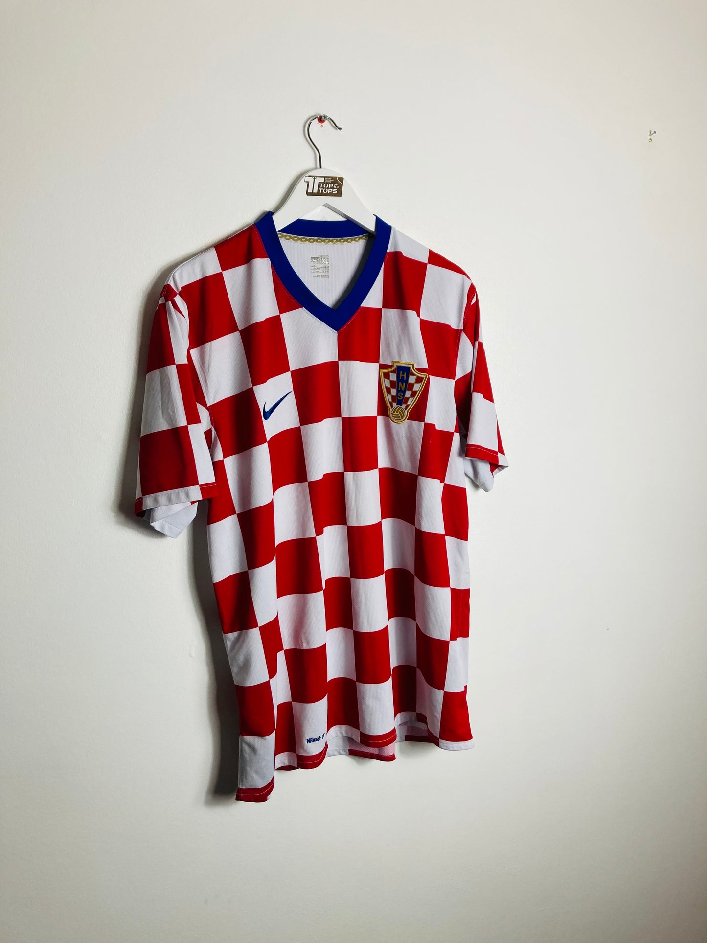 Croatia home football shirt

Modric 2008 XL