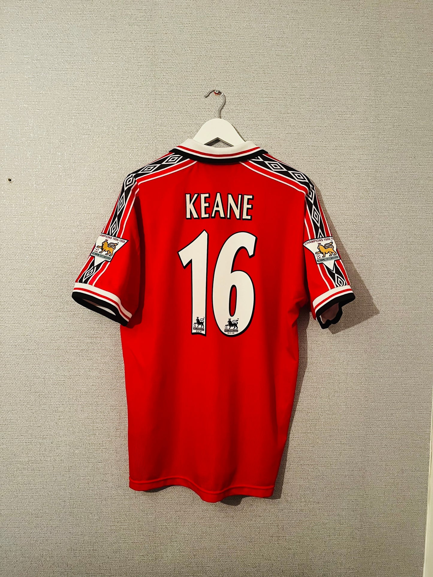 Manchester United home football shirt 1999/2000 Keane XL