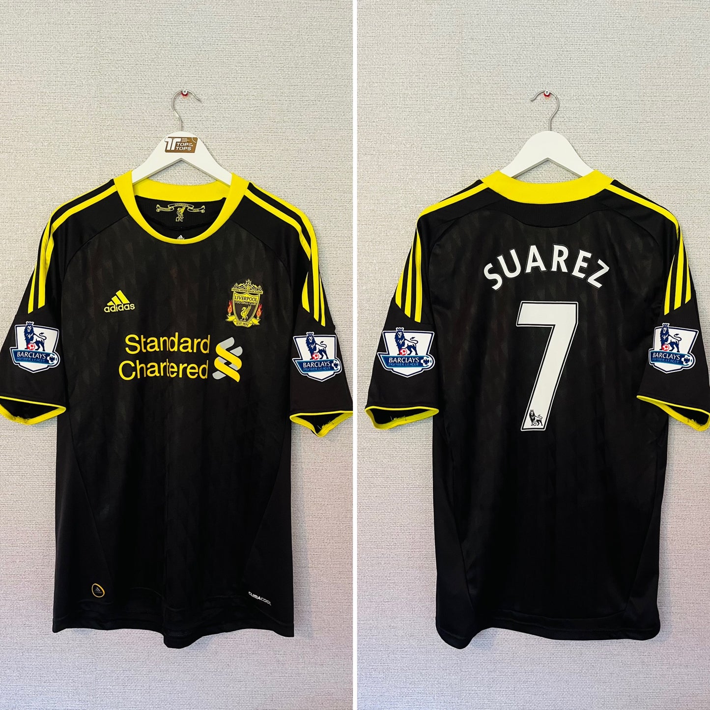 Liverpool third football shirt
2010/12 Suarez Large