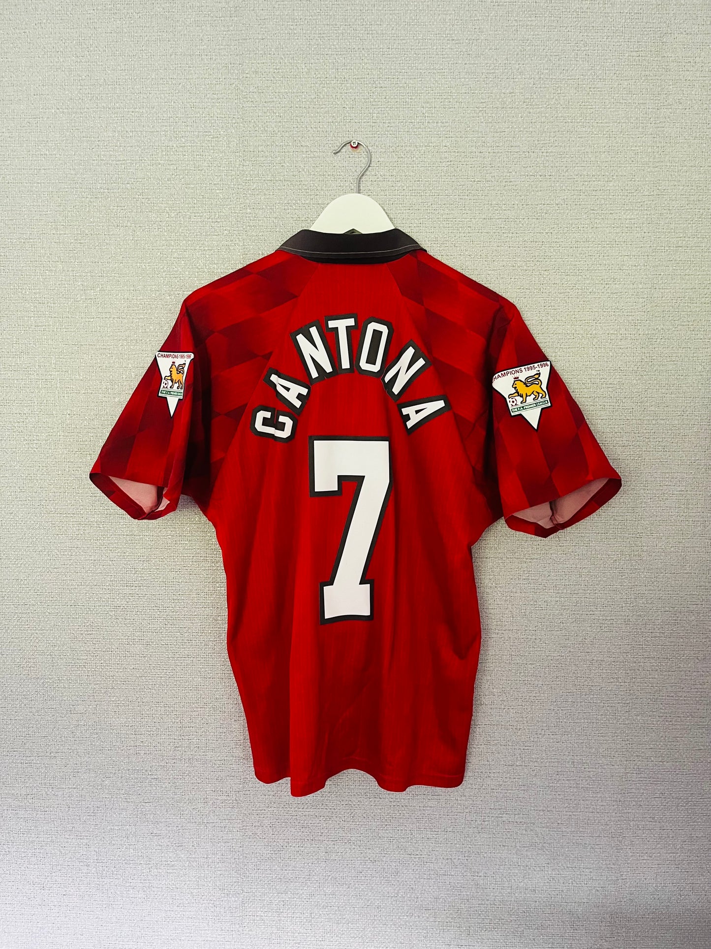 Manchester United home football shirt 1996/97 Cantona Medium