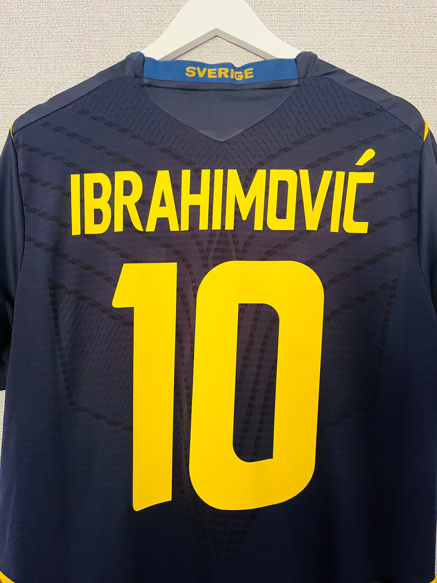 Sweden away football shirt
2008/09 Ibrahimovic Large