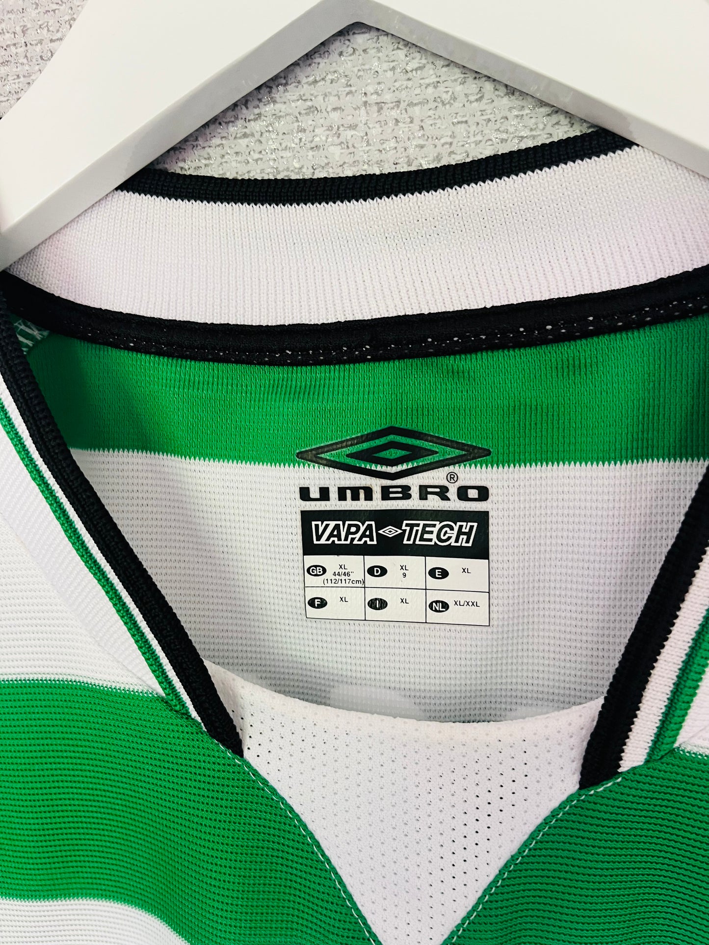 Glasgow Celtic home football shirt
2001/03 Larsson XL