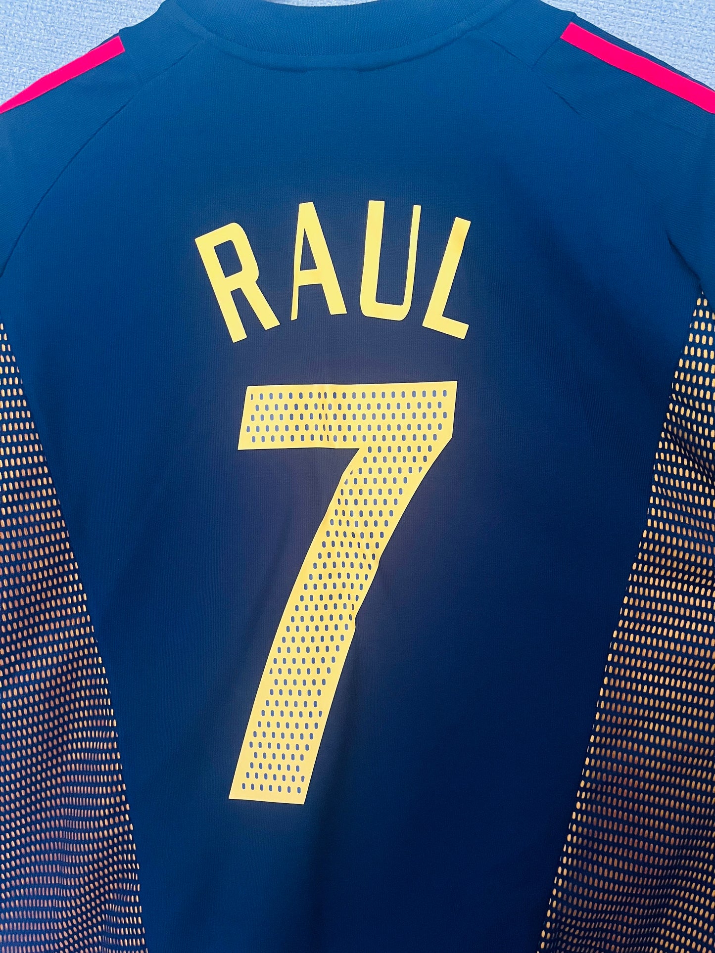 Spain away football shirt            W/C 2002 Raul Large