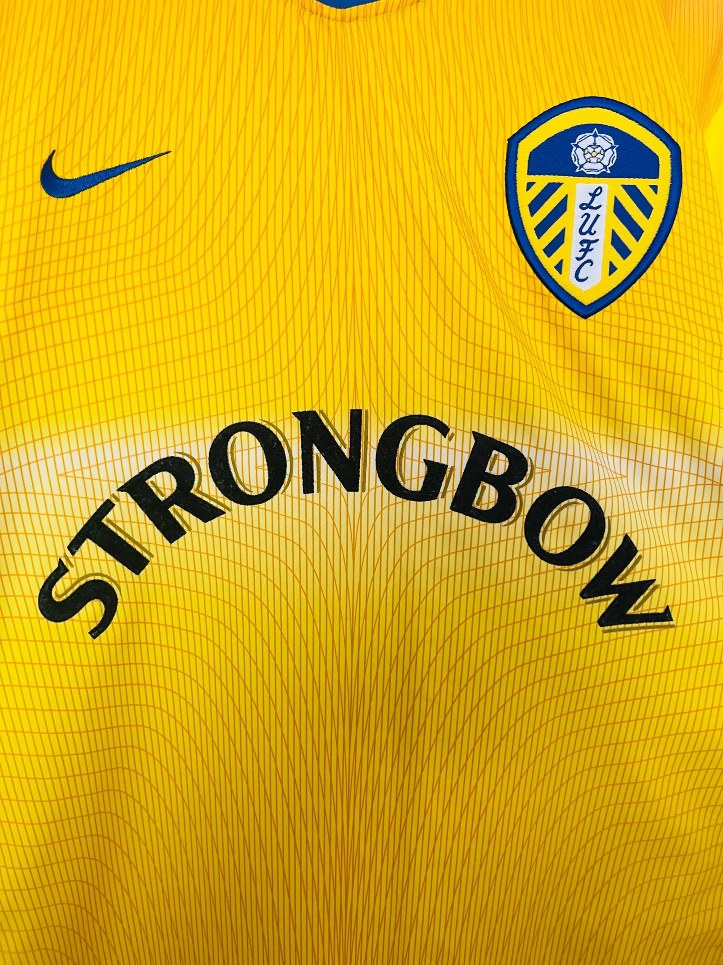 Leeds United away football shirt
2002/03 Viduka Medium