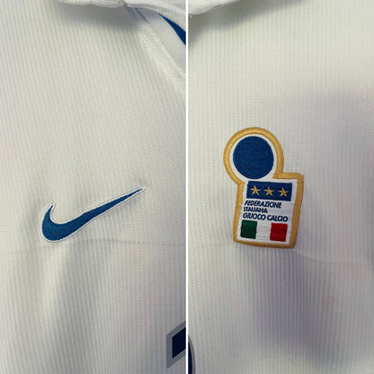 Italy away football shirt
W/C 1998 Baggio Medium
