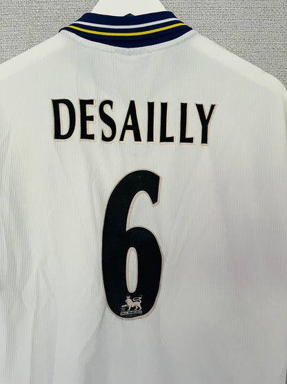 Chelsea away football shirt
1999/2000 Desailly Large