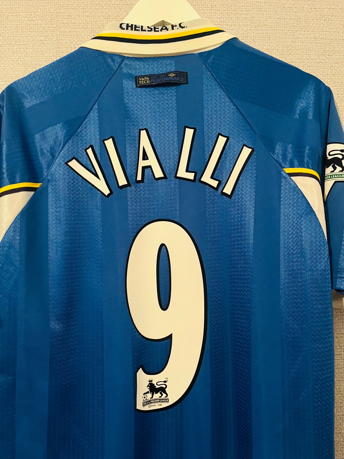 Chelsea home football shirt
1997/99 Vialli Large