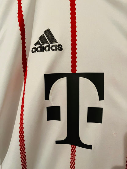 Bayern Munich third football shirt 2017/18 James Medium
