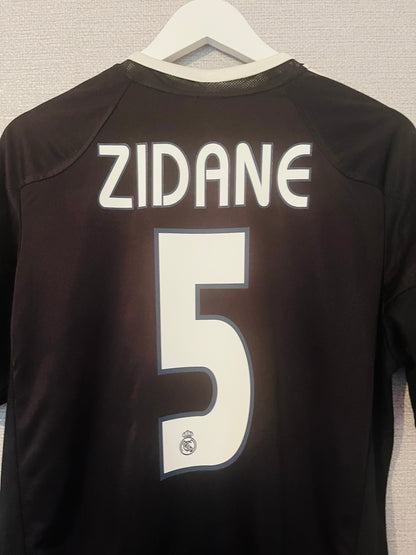 Real Madrid away football shirt
2004/05 Zidane Medium