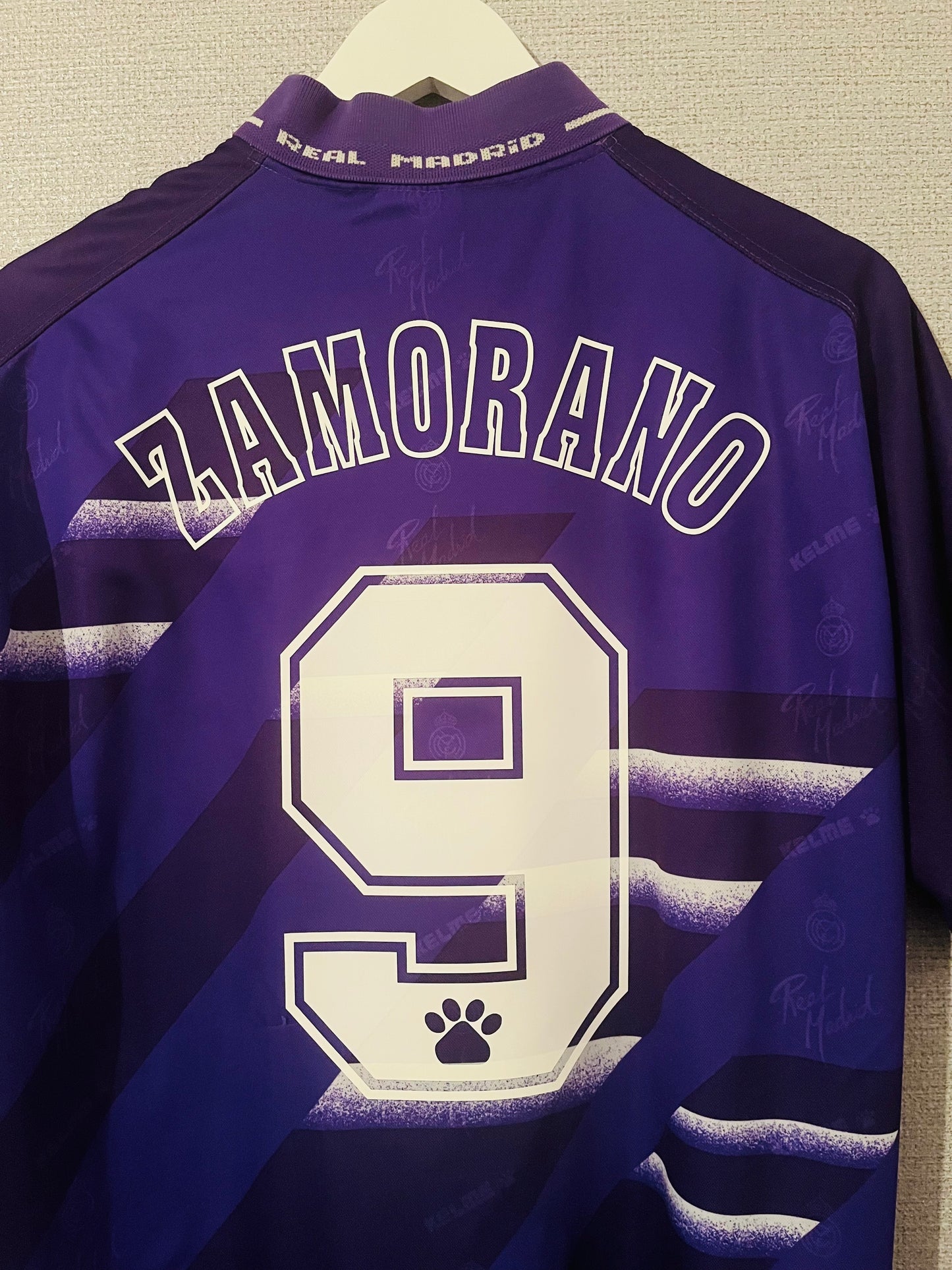 Real Madrid away football shirt
1994/96 Zamorano XL