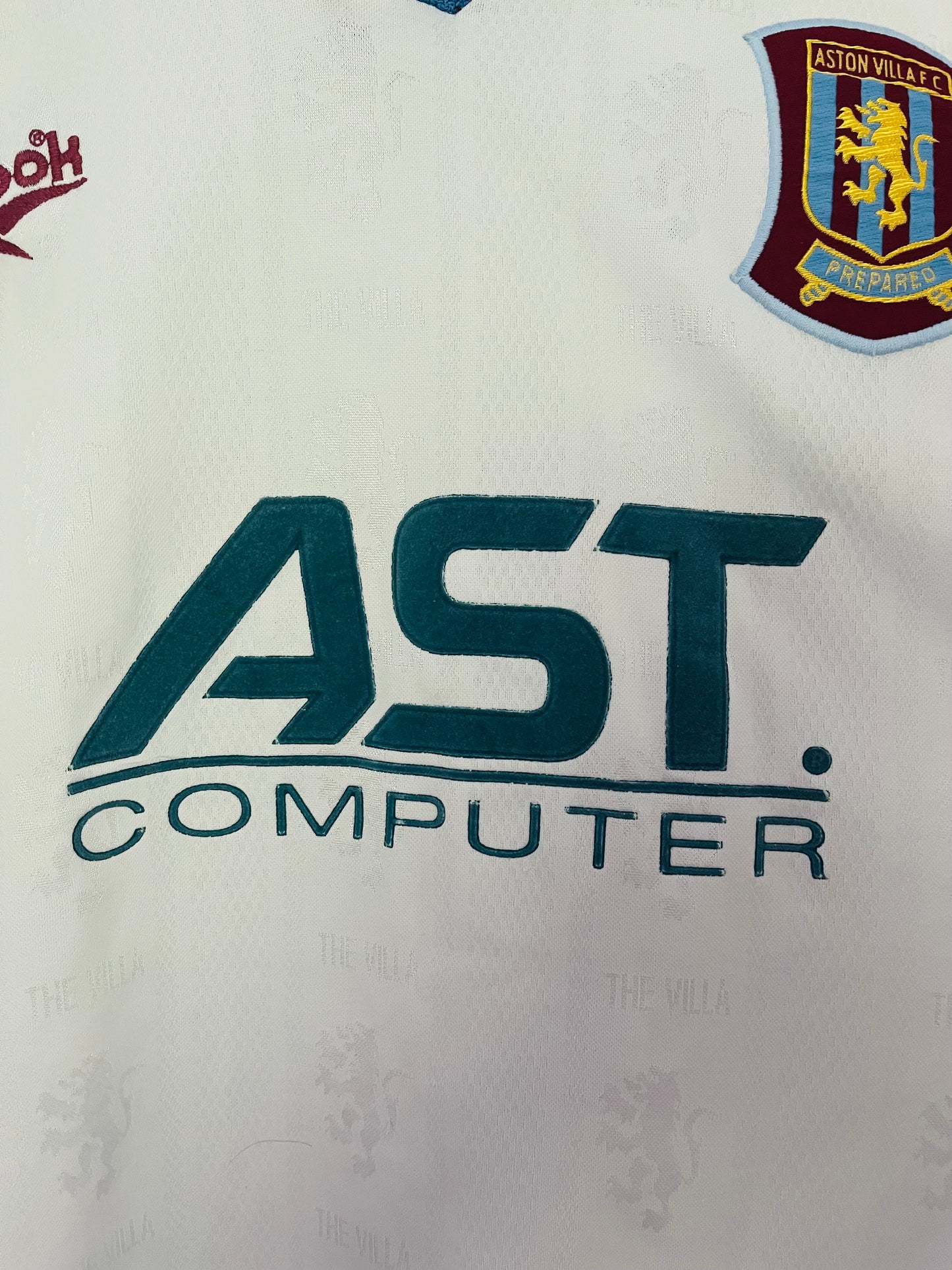 Aston Villa away football shirt
1996/98 Yorke Large