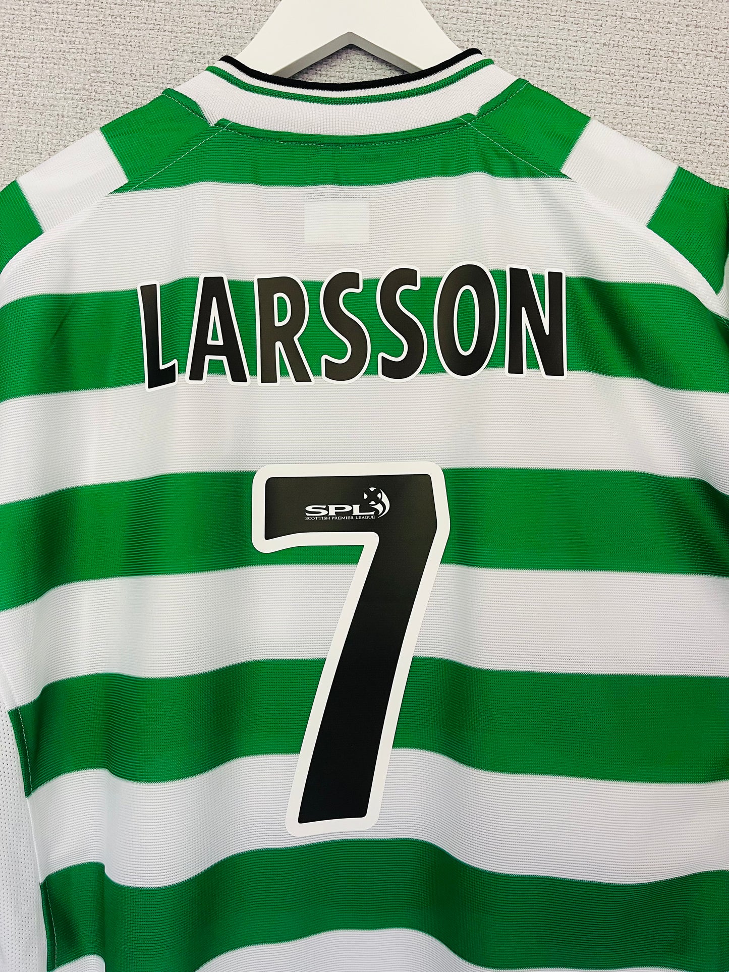Glasgow Celtic home football shirt
2001/03 Larsson XL
