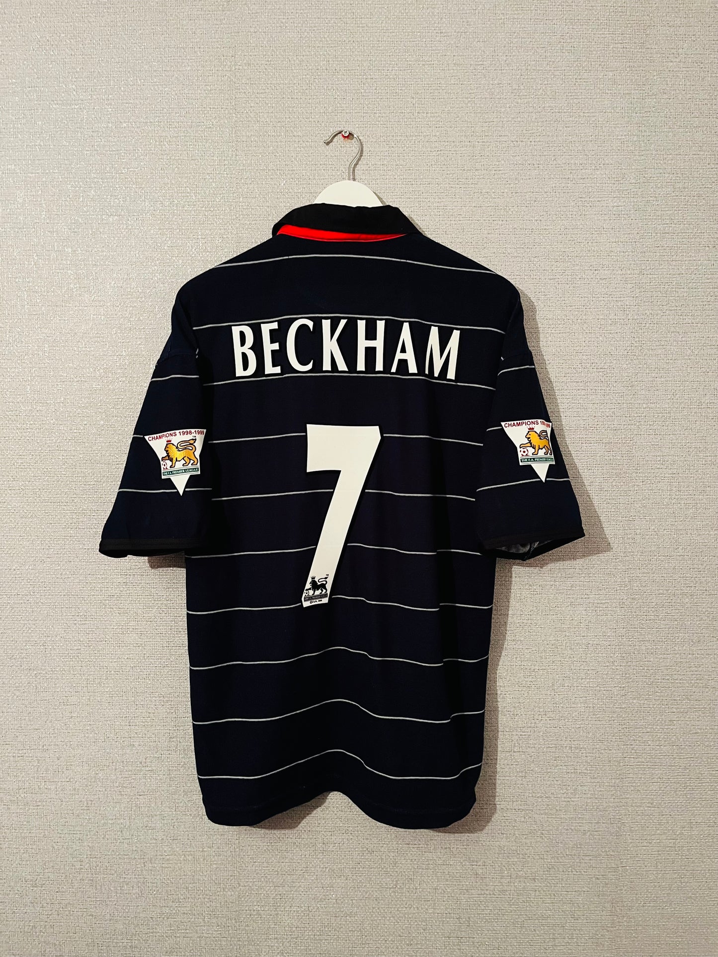 Manchester United away football shirt 1999/2000 Beckham Medium