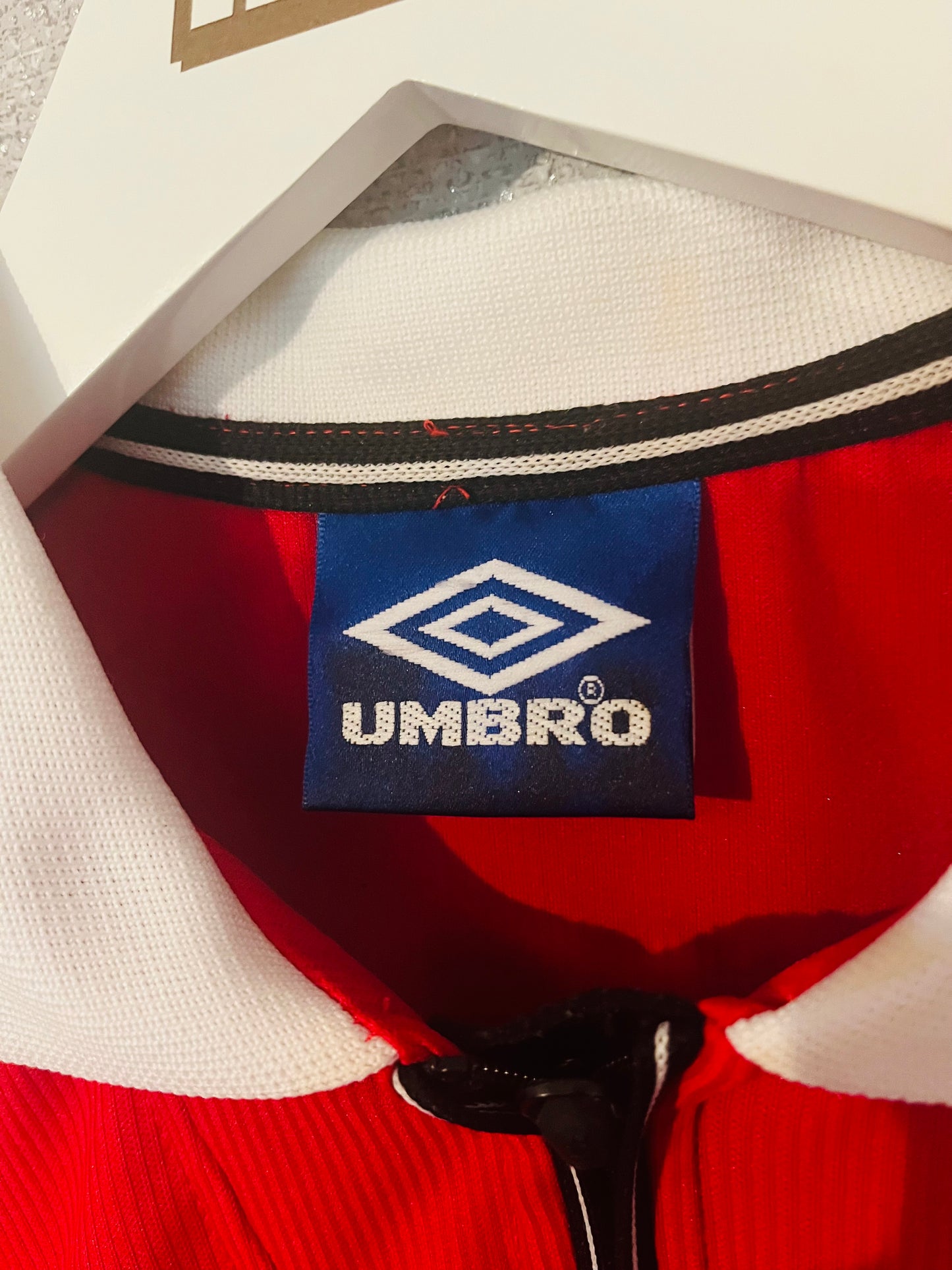 Manchester United home football shirt 1999/2000 Beckham XL