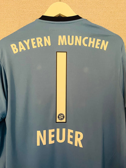 Bayern Munich goalkeeper football shirt
2015/16 Neuer Large