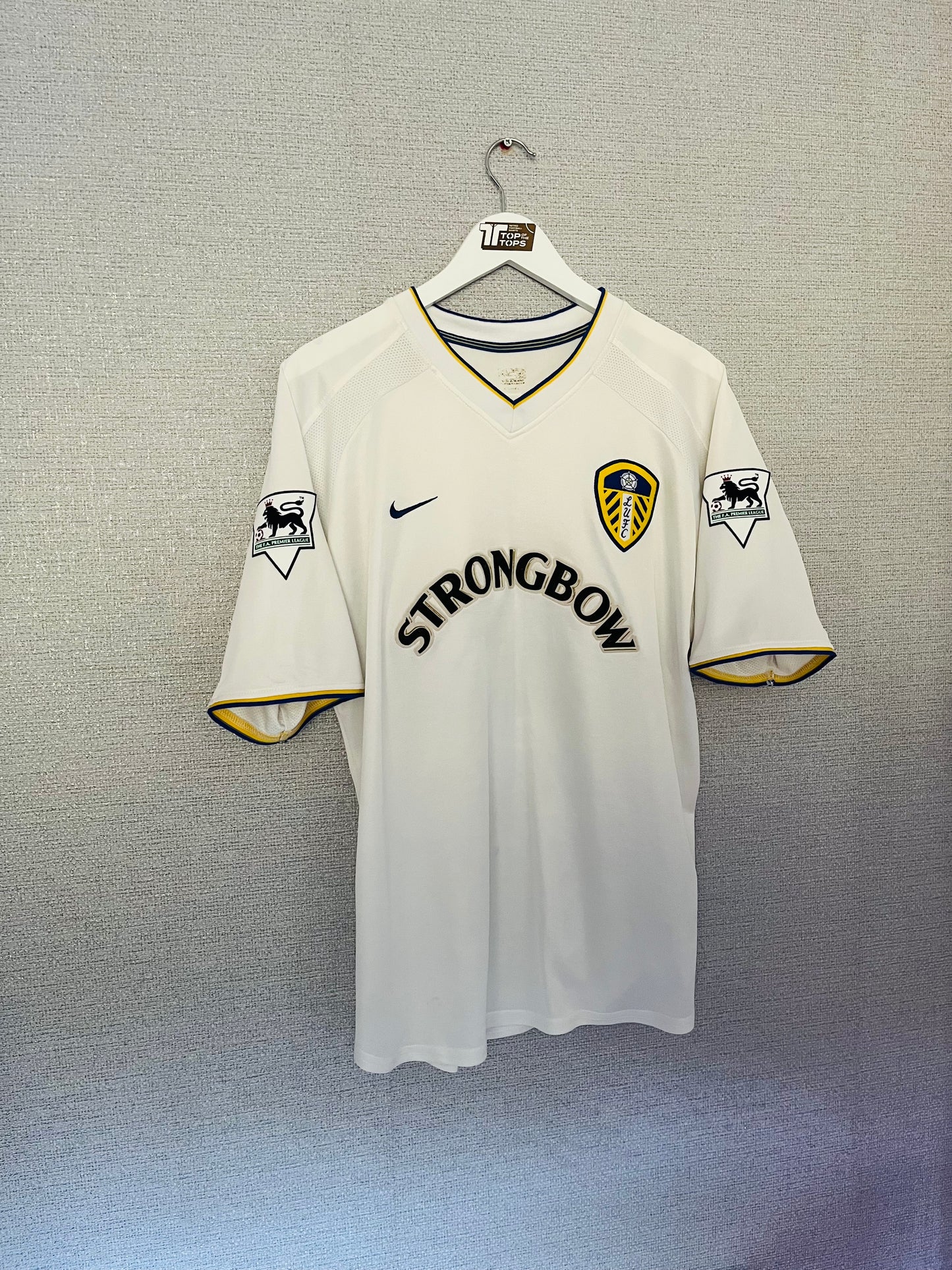Leeds United home football shirt
2000/02 Harte Medium