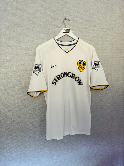 Leeds United home football shirt
2000/02 Harte Medium