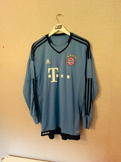 Bayern Munich goalkeeper football shirt
2015/16 Neuer Large