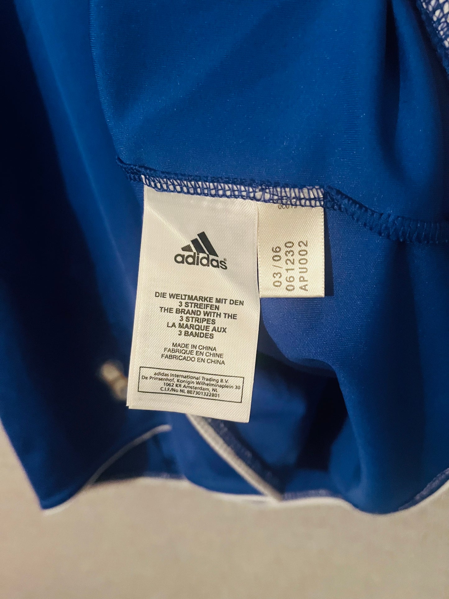 Chelsea home football shirt
2006/08 Drogba Large