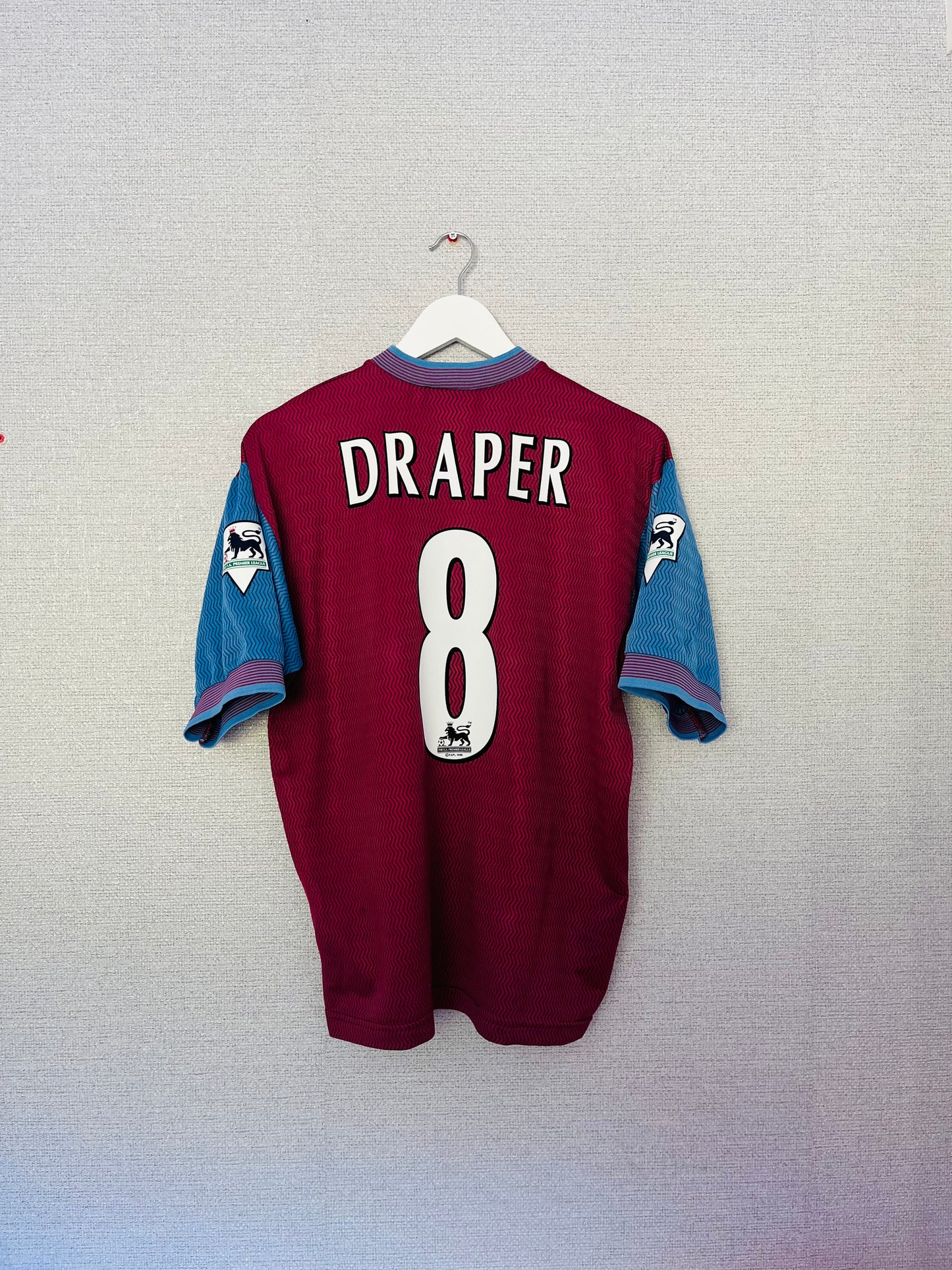 Aston Villa home football shirt
1997/98 Draper Medium