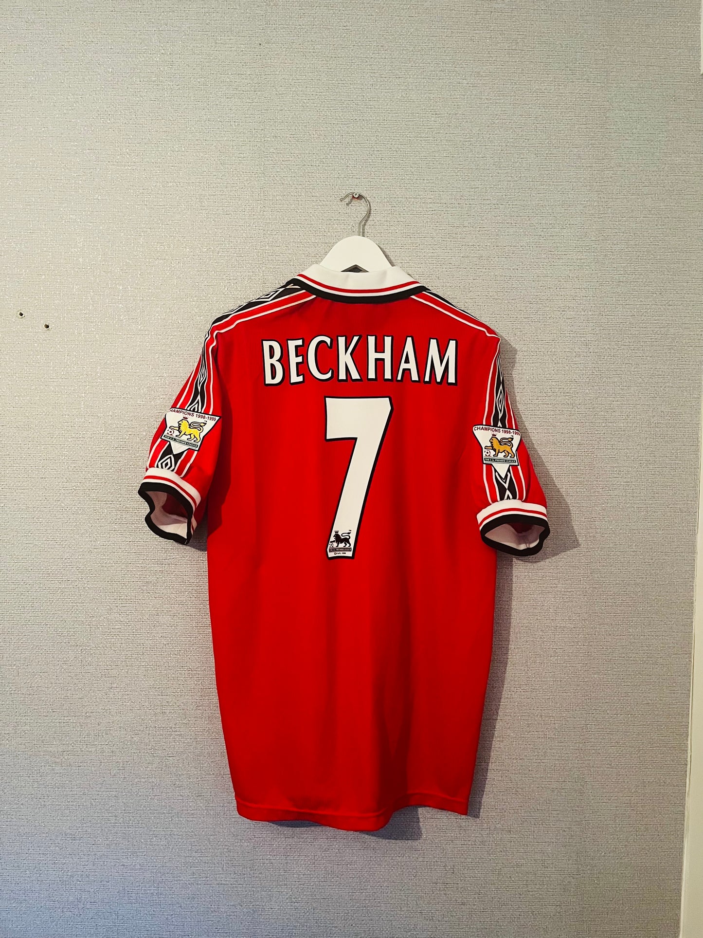 Manchester United home football shirt 1999/2000 Beckham XL