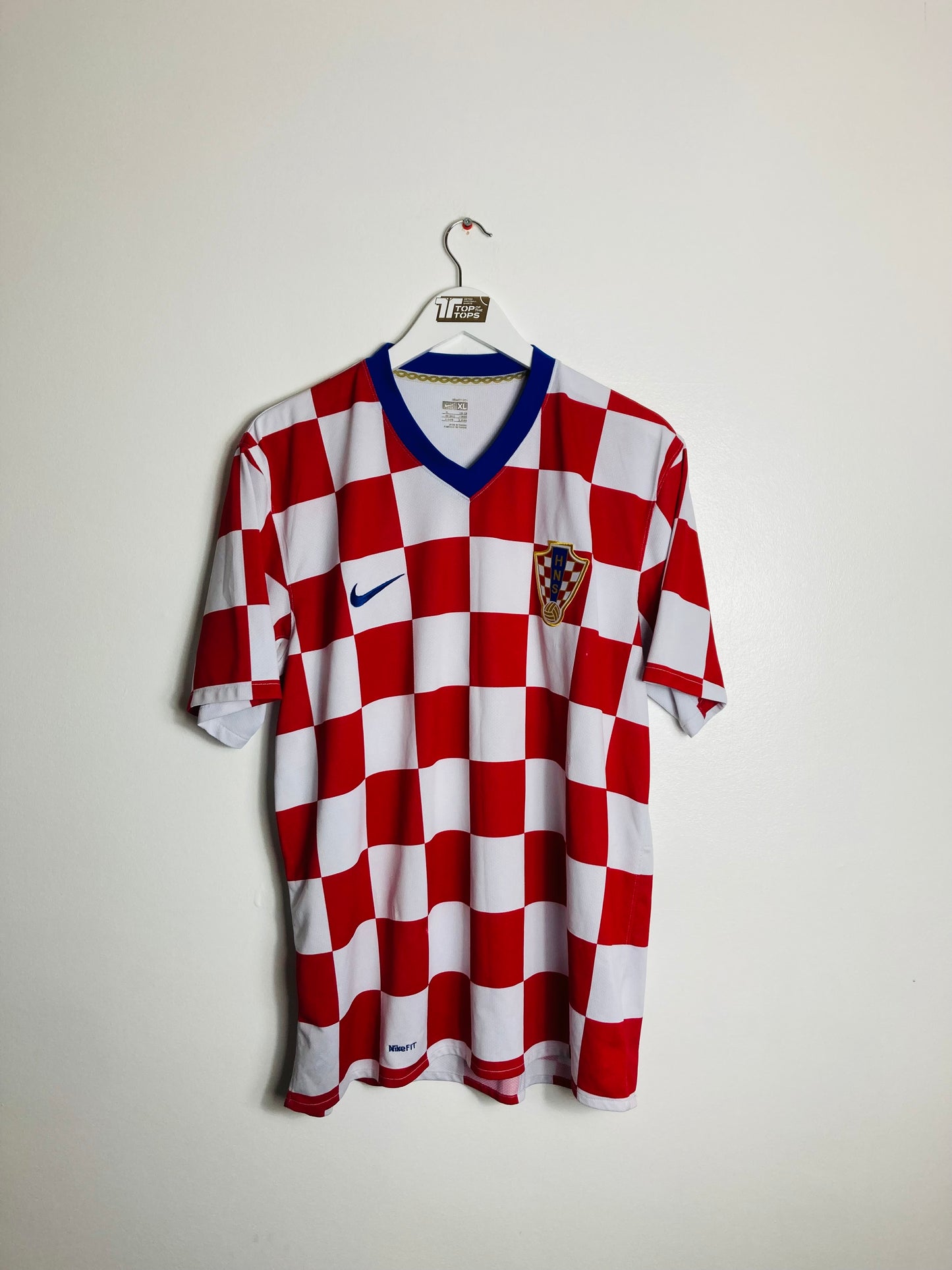 Croatia home football shirt

Modric 2008 XL