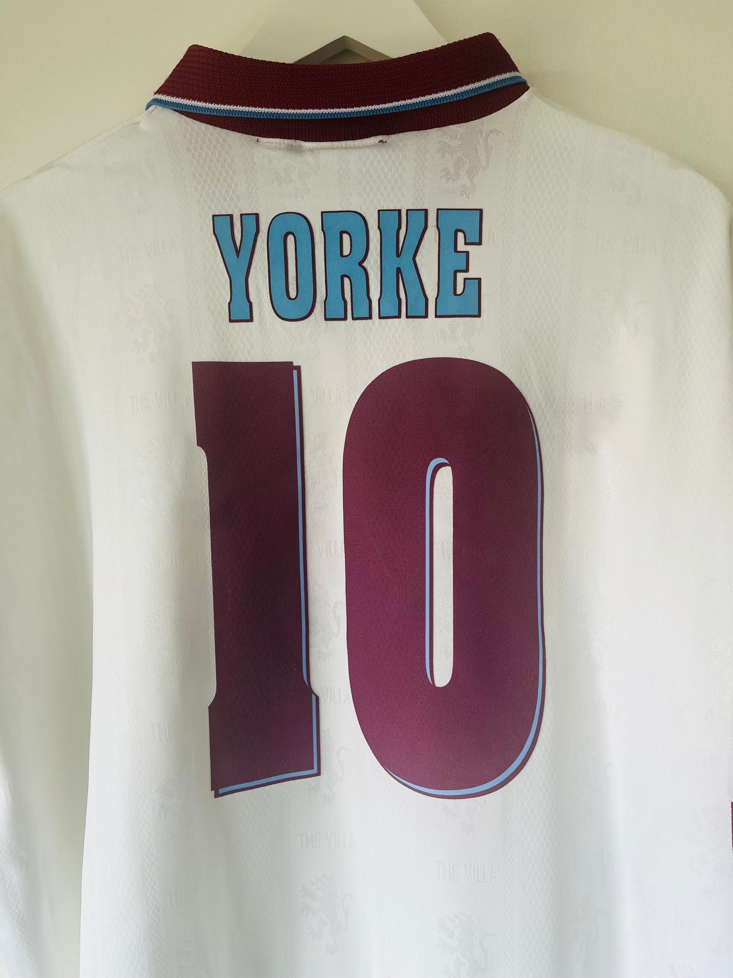 Aston Villa away football shirt
1996/98 Yorke XXL