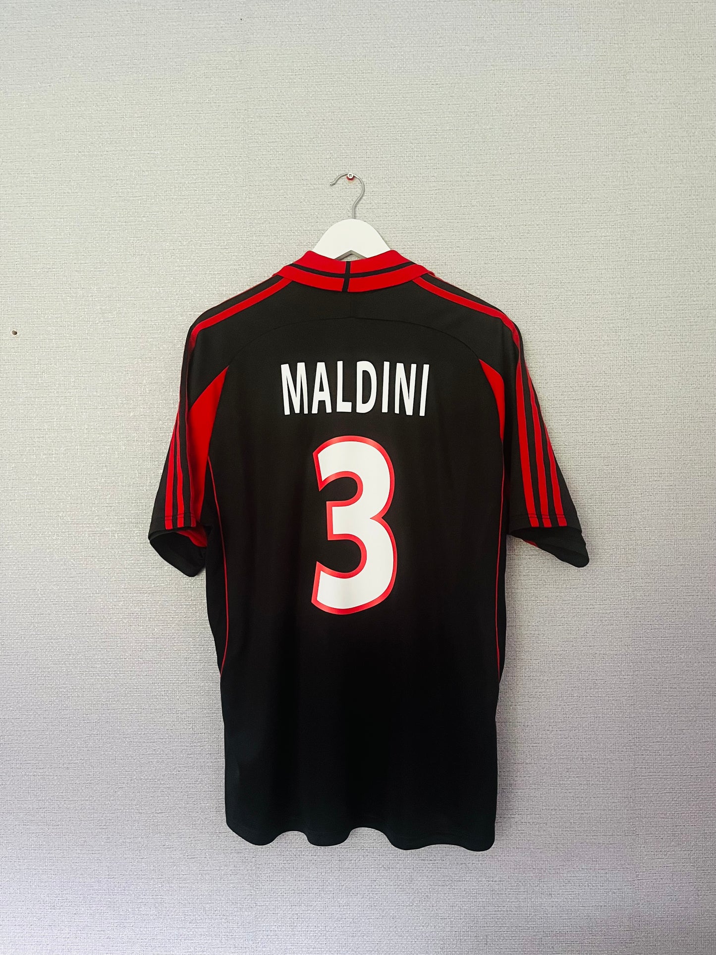AC Milan third football shirt
2000/01 Maldini Large