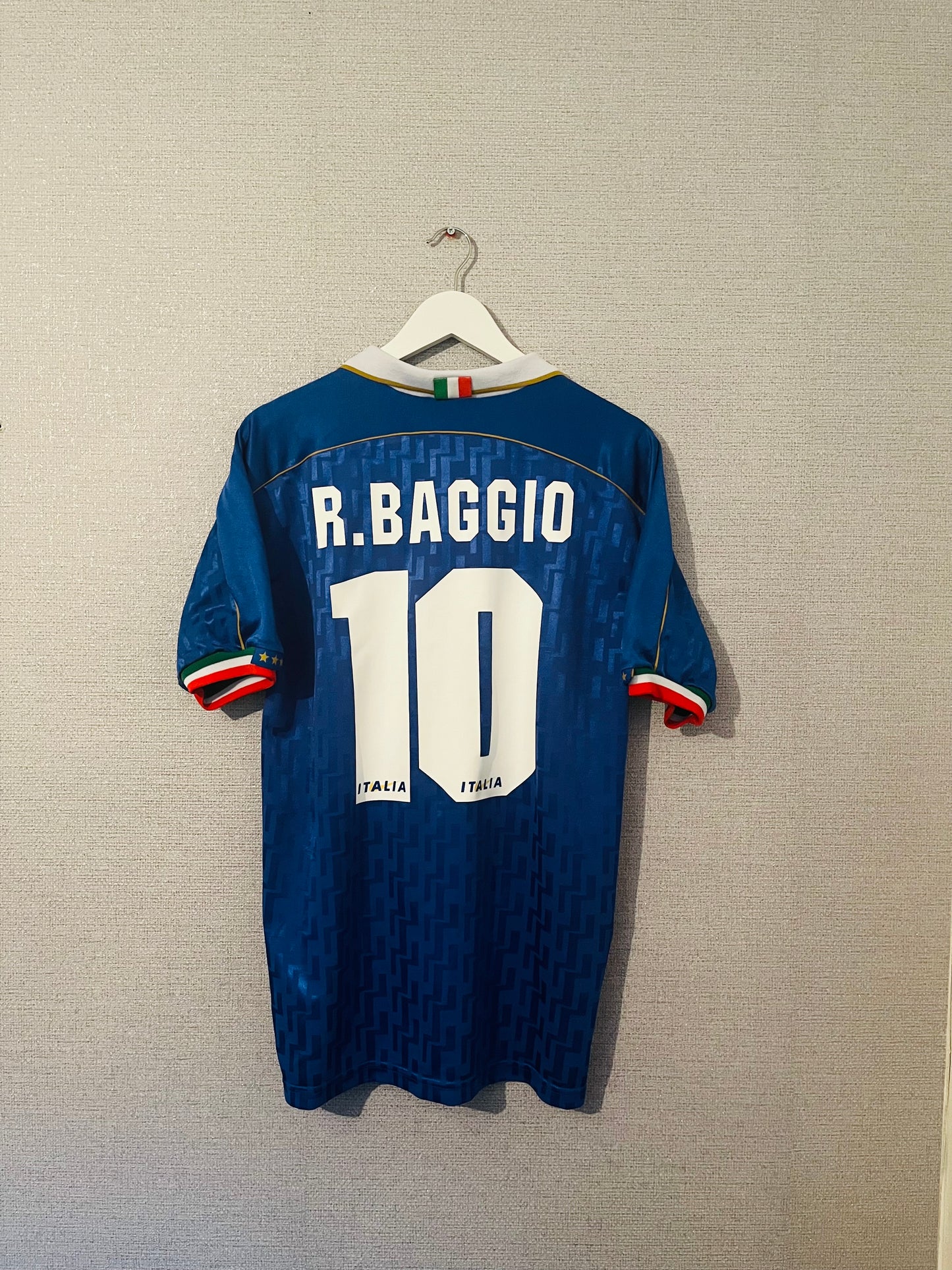 Italy home football shirt 1995/96 Baggio Medium