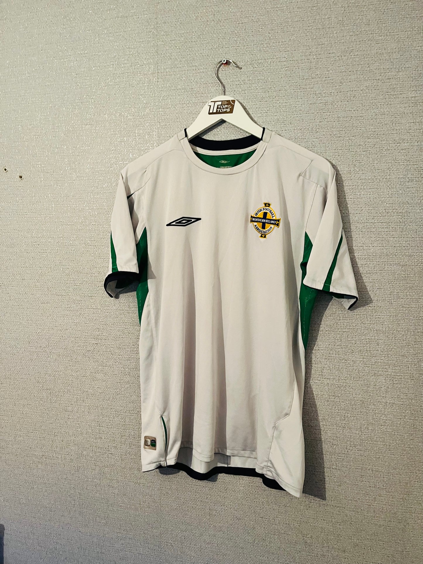 Northern Ireland away football shirt 2004/05 Medium