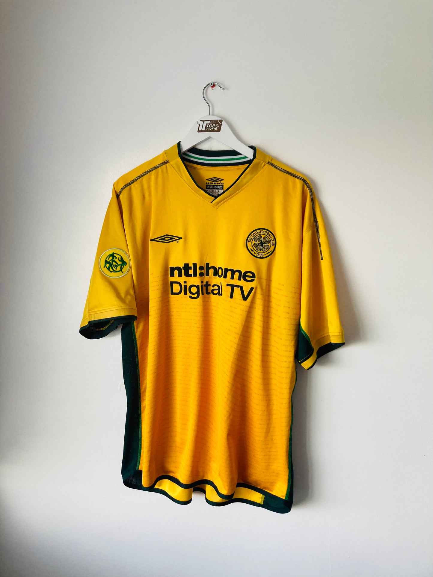 Glasgow Celtic away football shirt
2002/03 Larsson XL