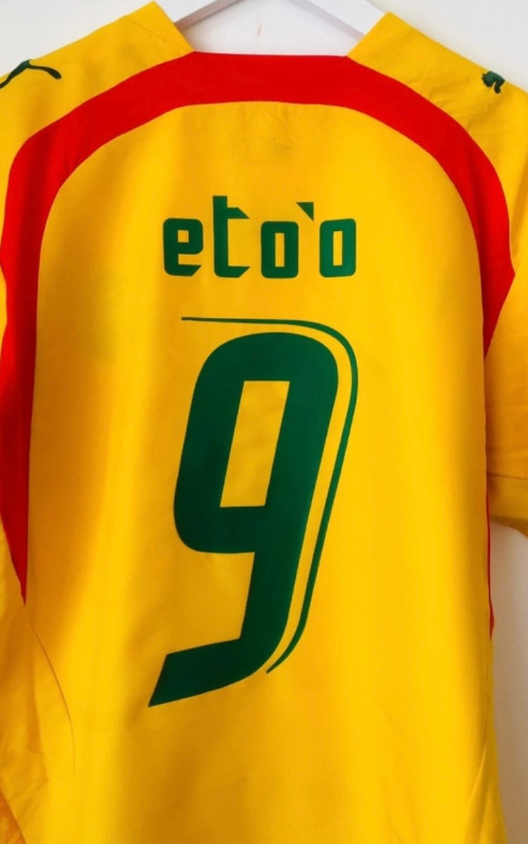 Cameroon away football shirt

Eto’o