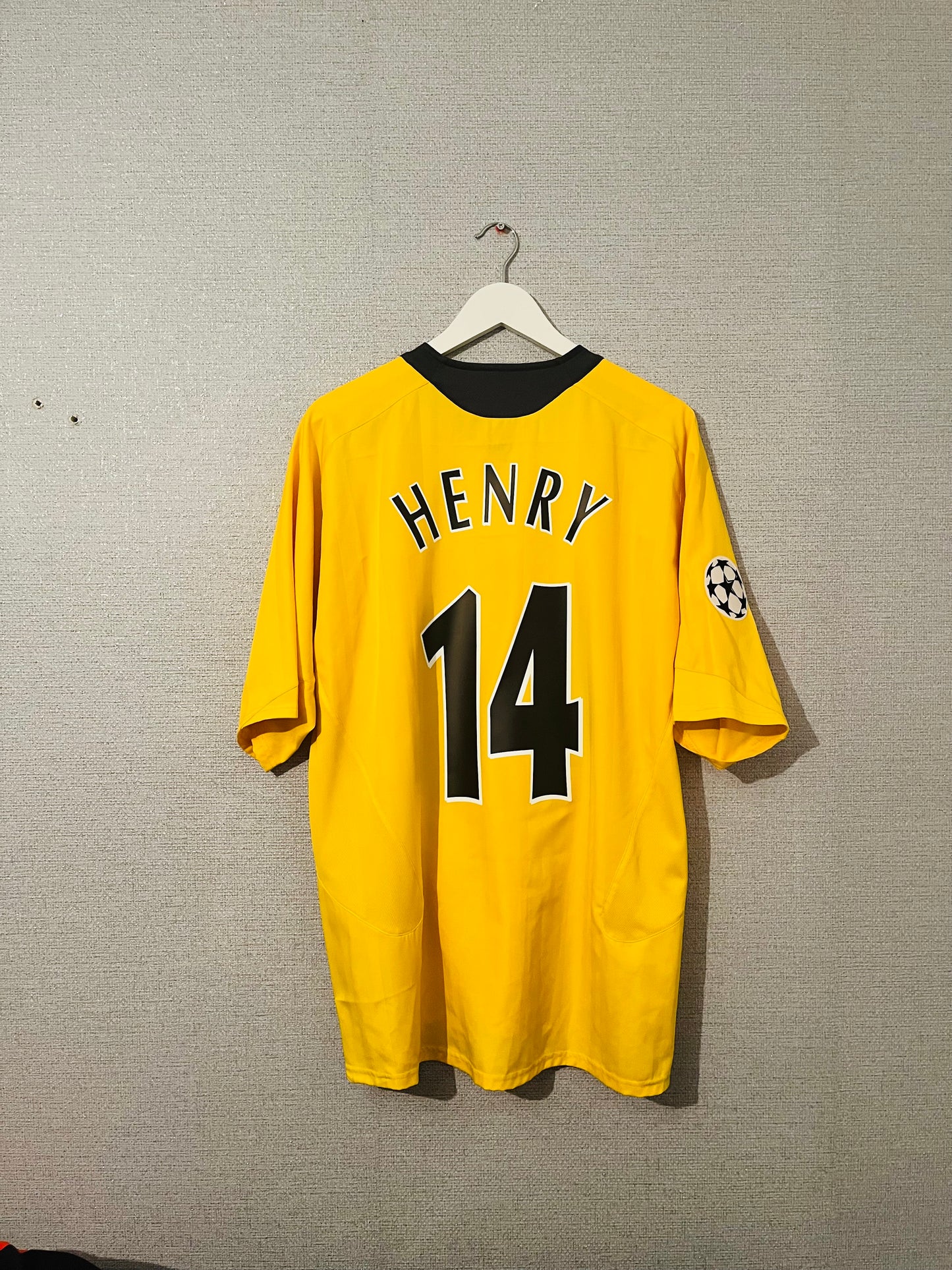 Arsenal away football shirt
2005/06 Henry XL