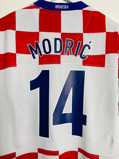 Croatia home football shirt

Modric 2008 XL