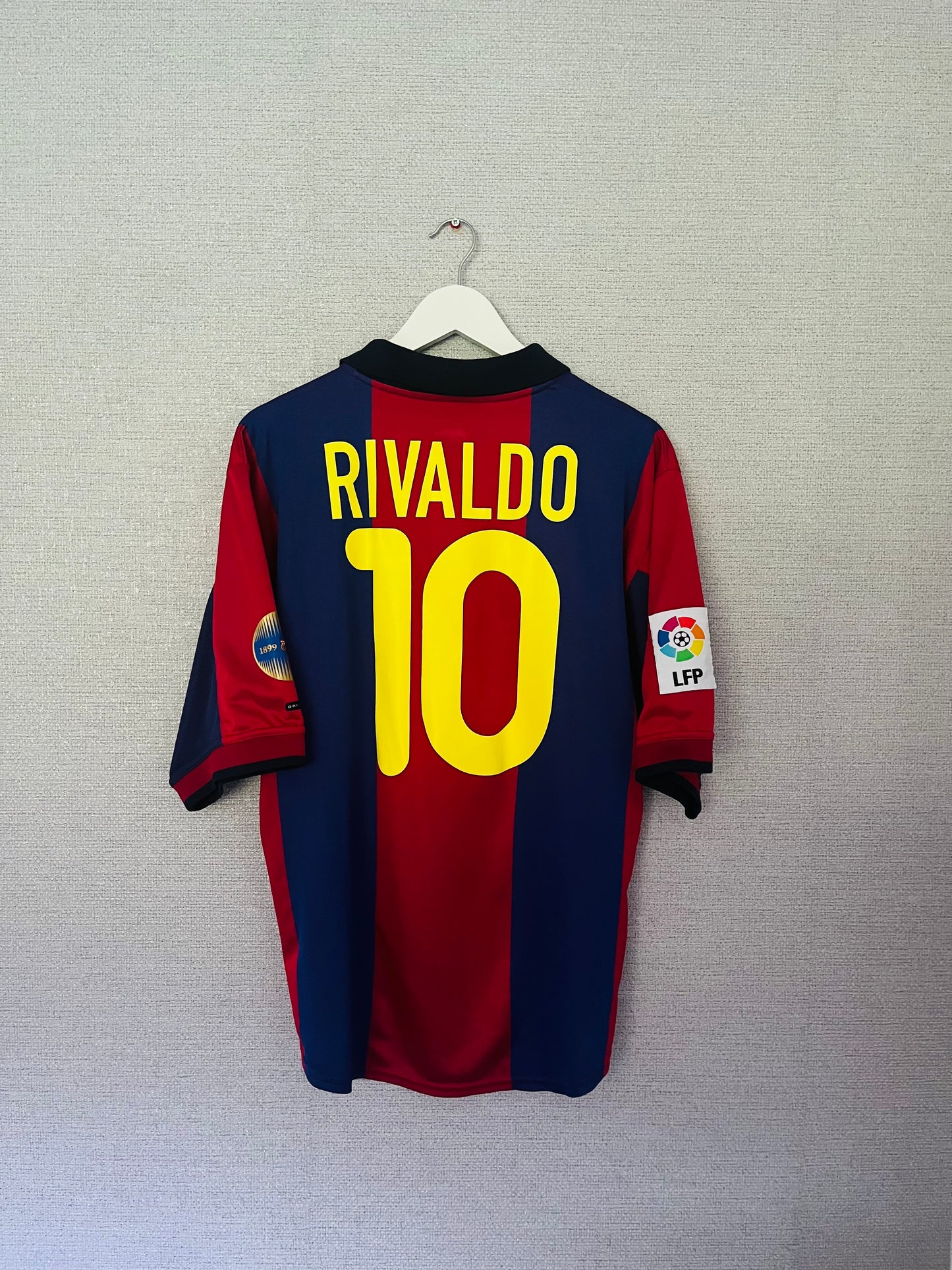 Barcelona home football shirt 1999/2000 Rivaldo Large