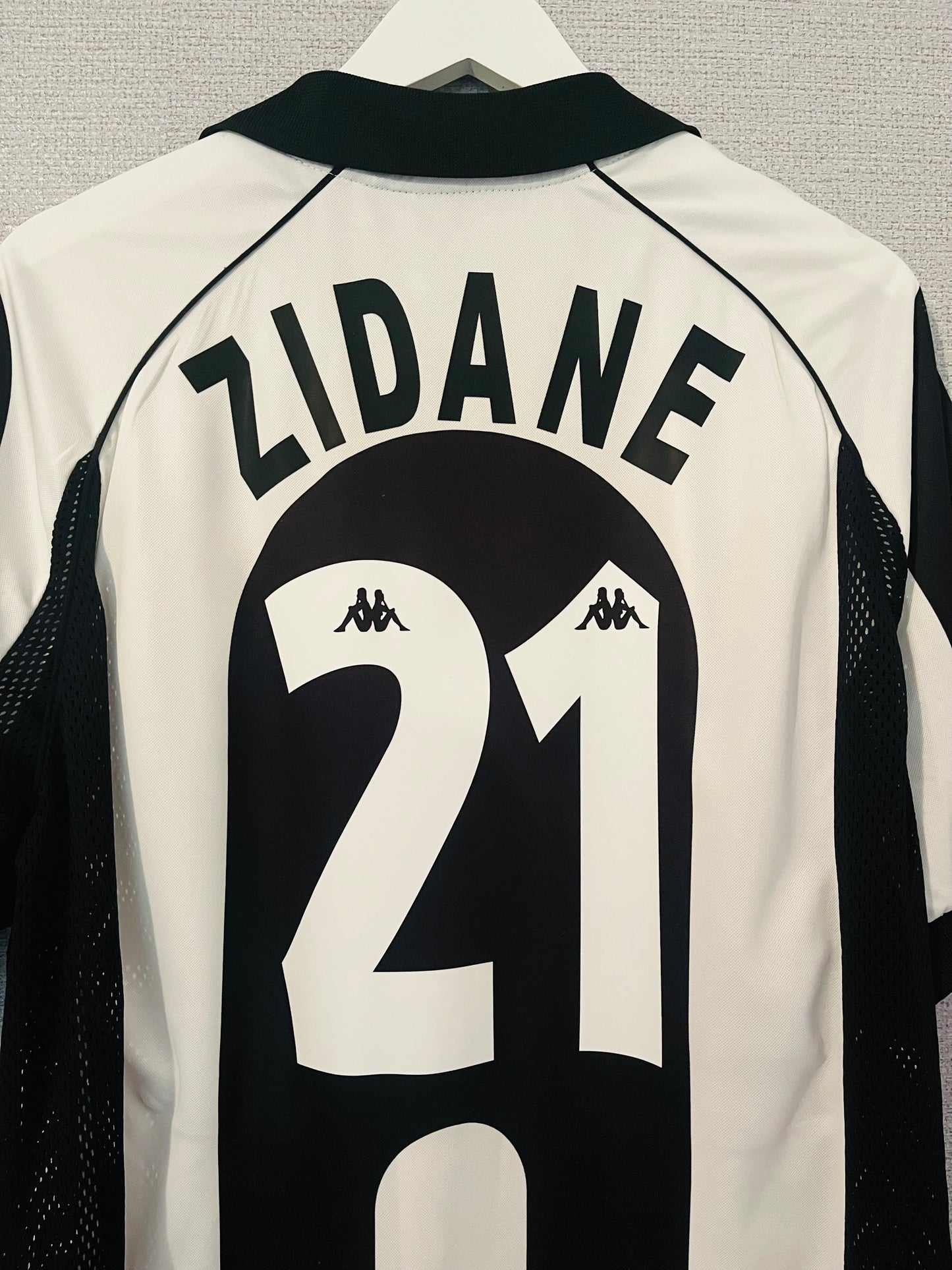 Juventus home football shirt
1997/98 Zidane XL