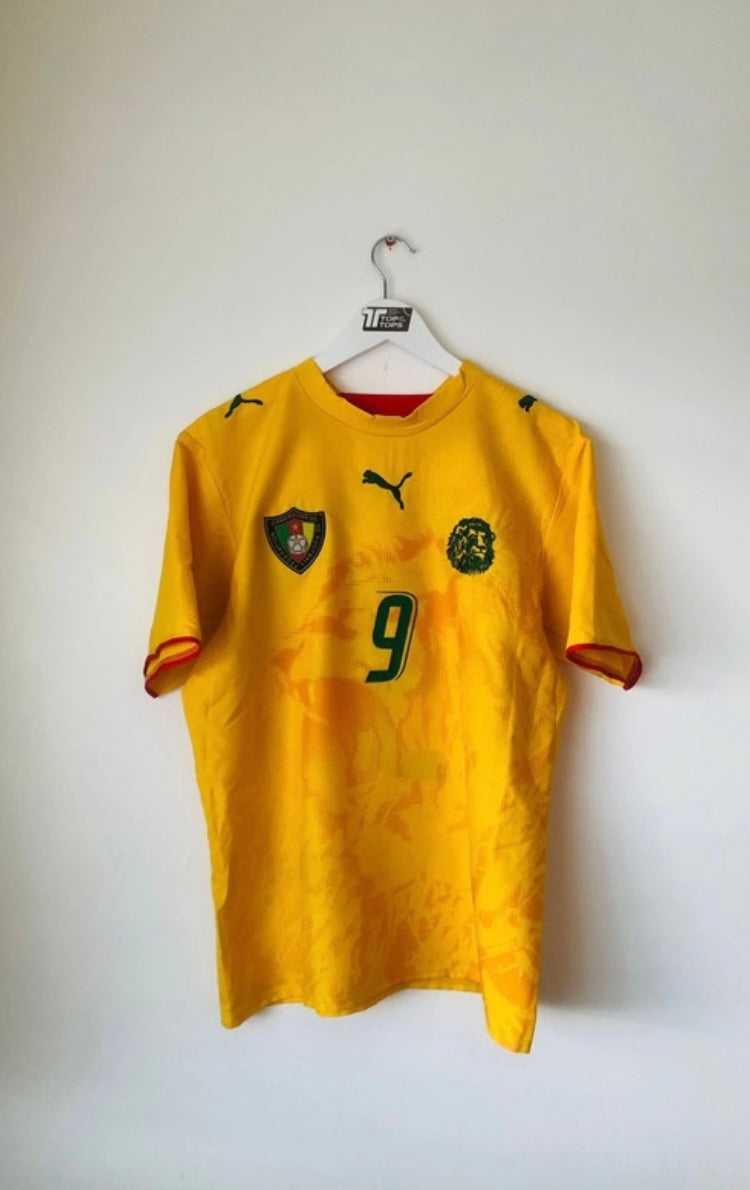 Cameroon away football shirt

Eto’o