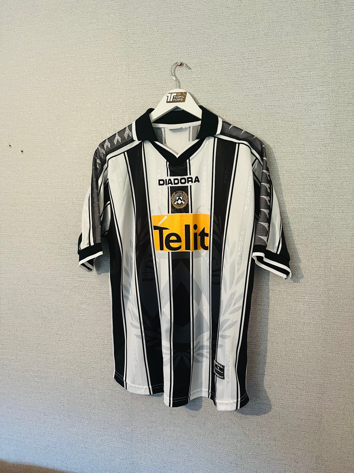 Udinese home football shirt
2000/01 Large