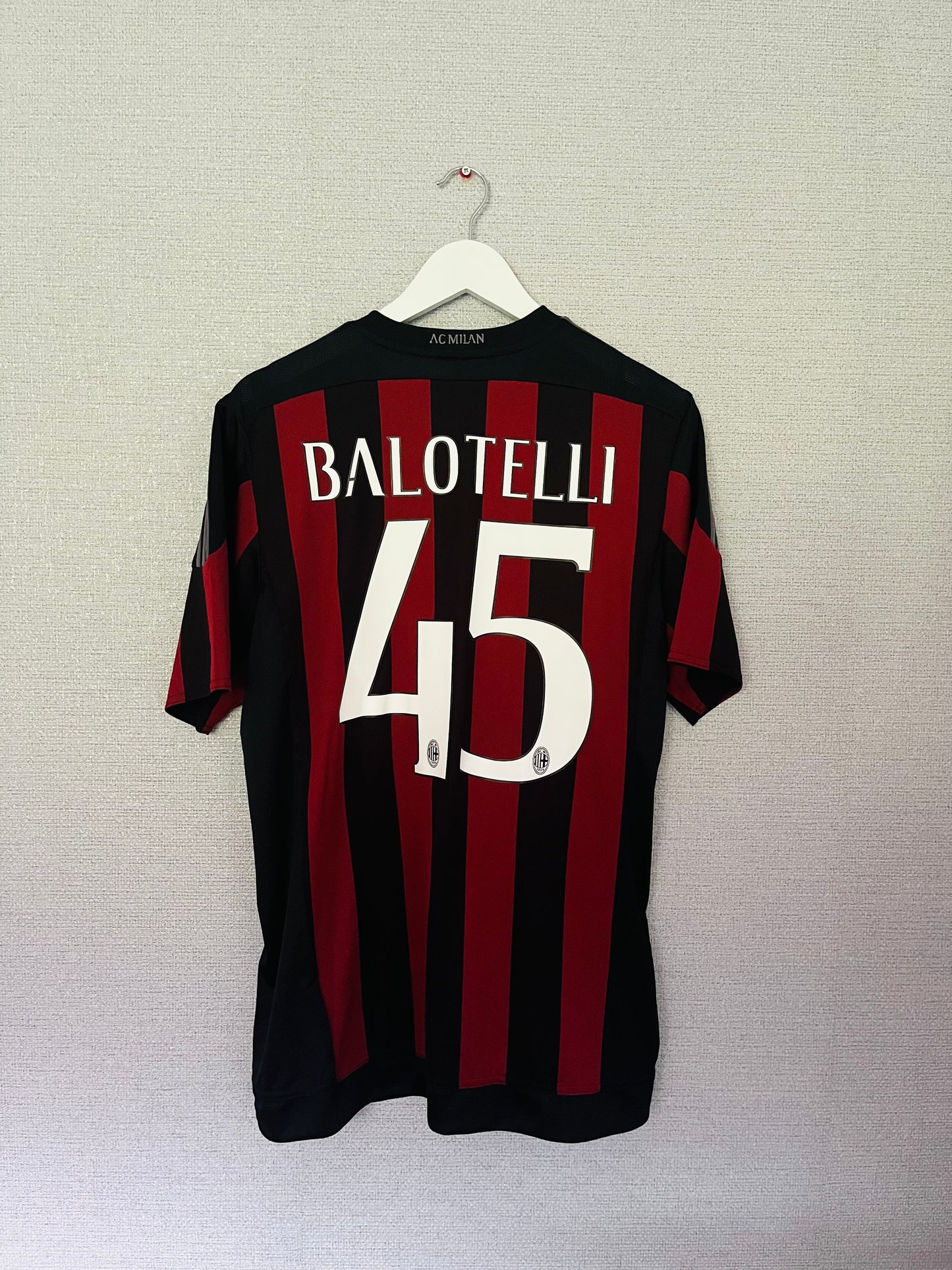 AC Milan home football shirt 2015/16 Balotelli Large