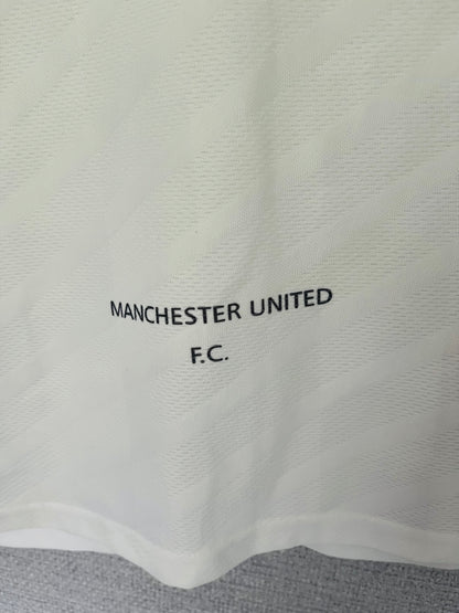 Manchester United away football shirt 1996/97 Cantona Medium
